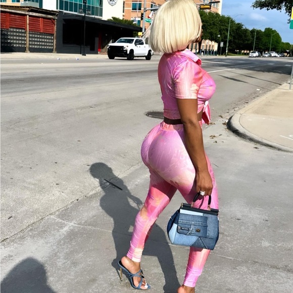 Meet your Posher, Jasmine - Picture 1 of 2